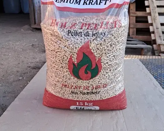 Vorderseite eines 15-kg-Sacks Premium Kraft Pellets — ENplus A1 (UA 031), 6-mm-Kiefernholzpellets, Zhytomyr Ukraine