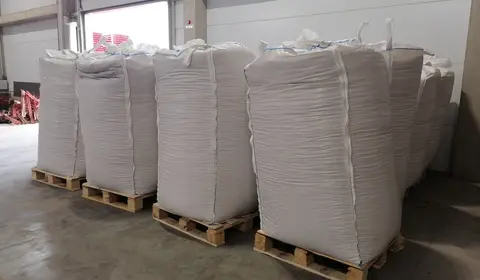 Palettierte FIBC-Big-Bags mit ENplus A1 Holzpellets im Lager in Zhytomyr — Premium Kraft Pellets